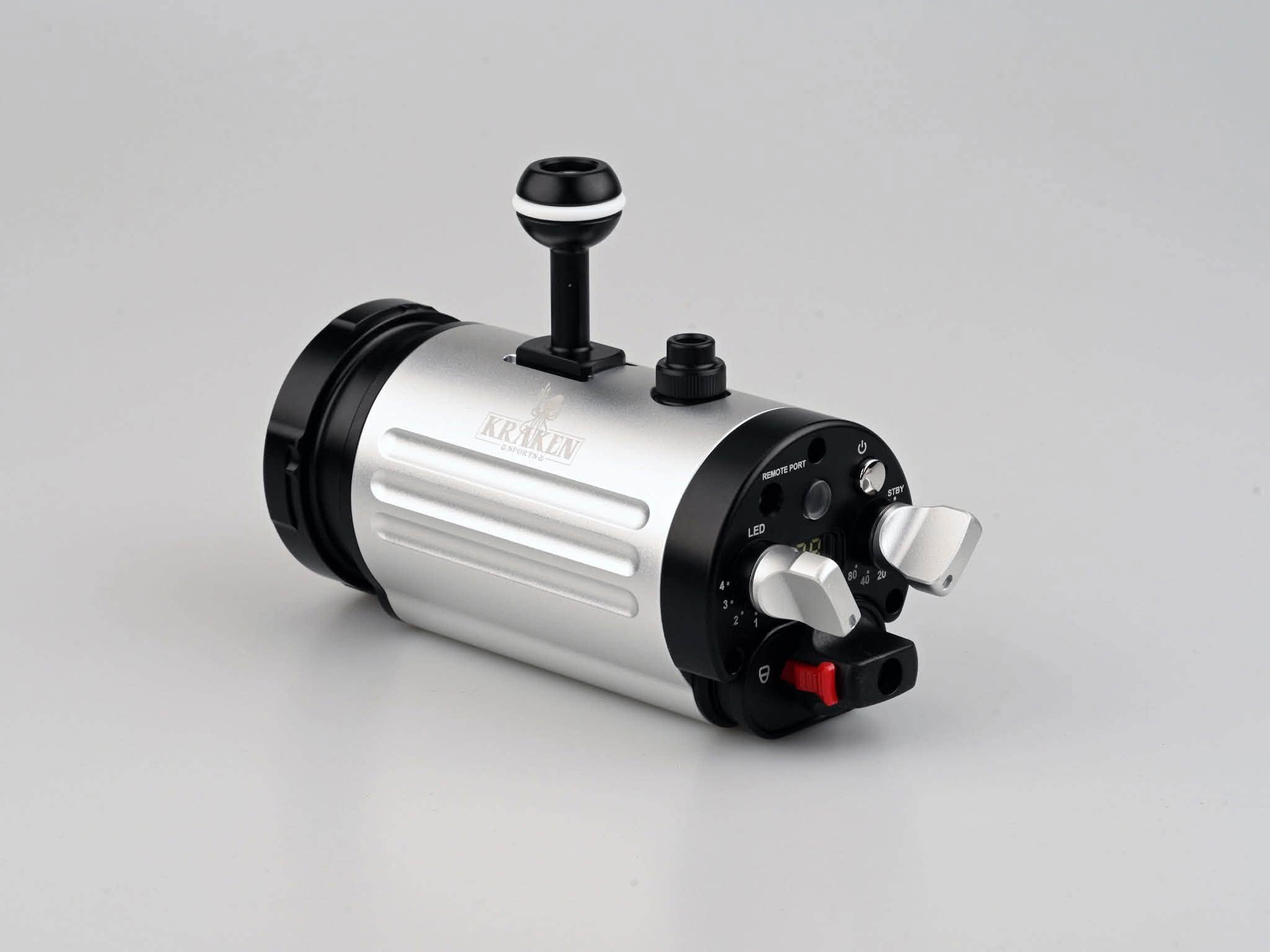 Kraken KR-S80+ underwater strobe rear controls and rotatable display